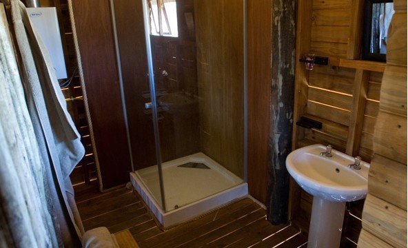 Bathroom at nThambo Tree Camp