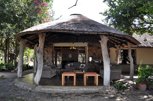 The lounge area at Umkumbe Safari Lodge