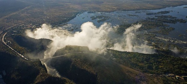 The Smoke that Thunders, the Victoria Falls