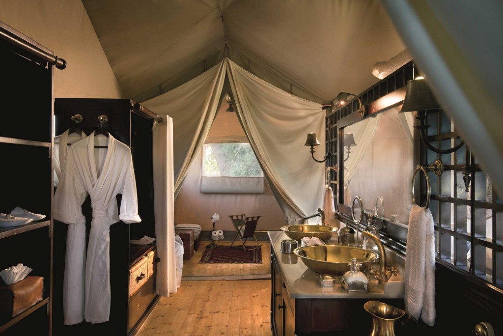 Duba Expedition Camp en suite bathroom