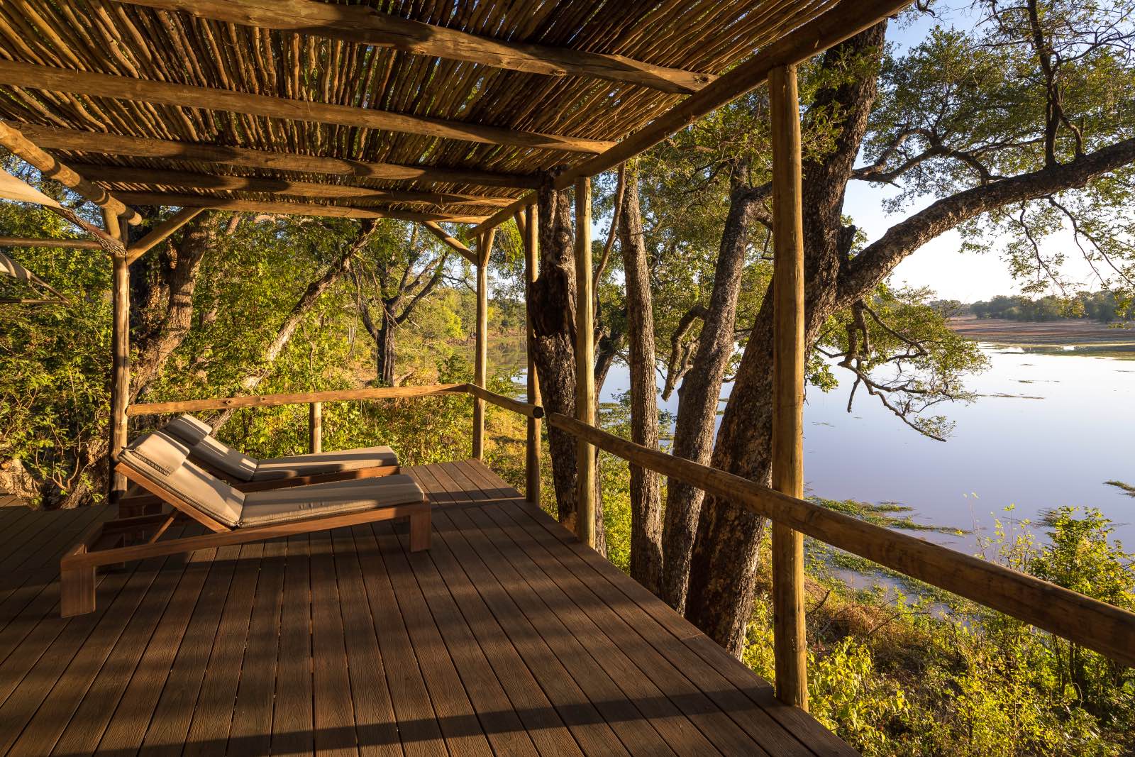 Relaxing views of the river from each guest room at Chindeni2