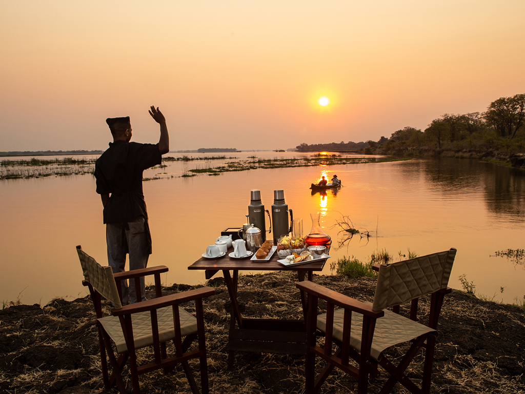 Breakfast for two shared on the banks of the Zamezi after an early morning canoe excursion