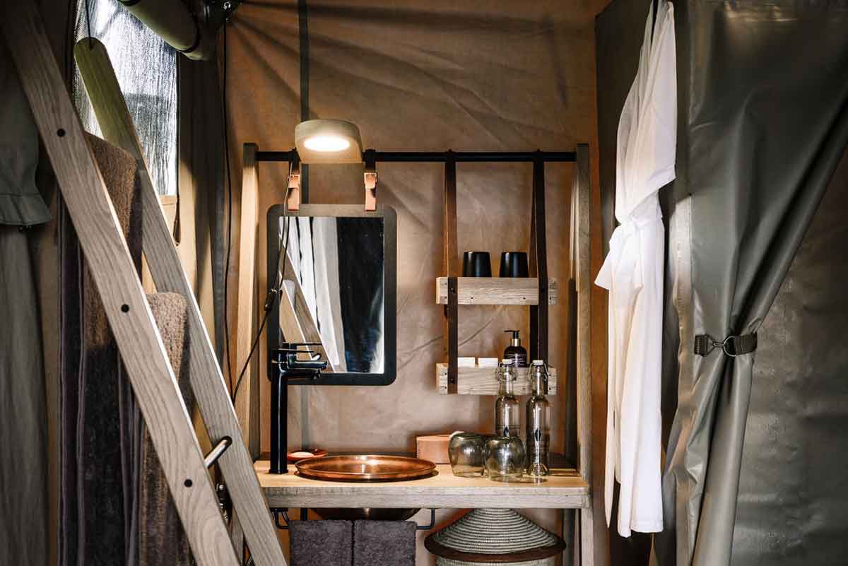 Kichakani Serengeti Camp Bathroom